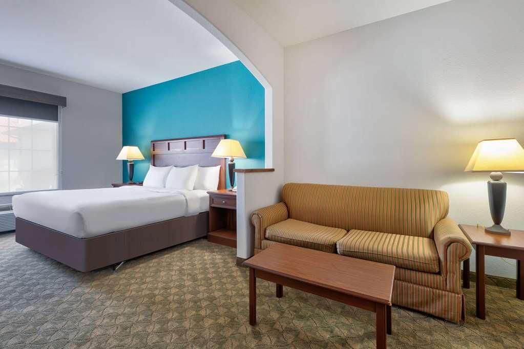 Baymont Inn & Suites By Wyndham Glen Rose Room photo